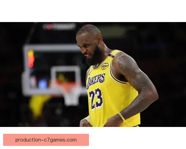 湖人关键战逆转取胜詹姆斯末节爆发引热议全队士气高涨季后赛前景再升级